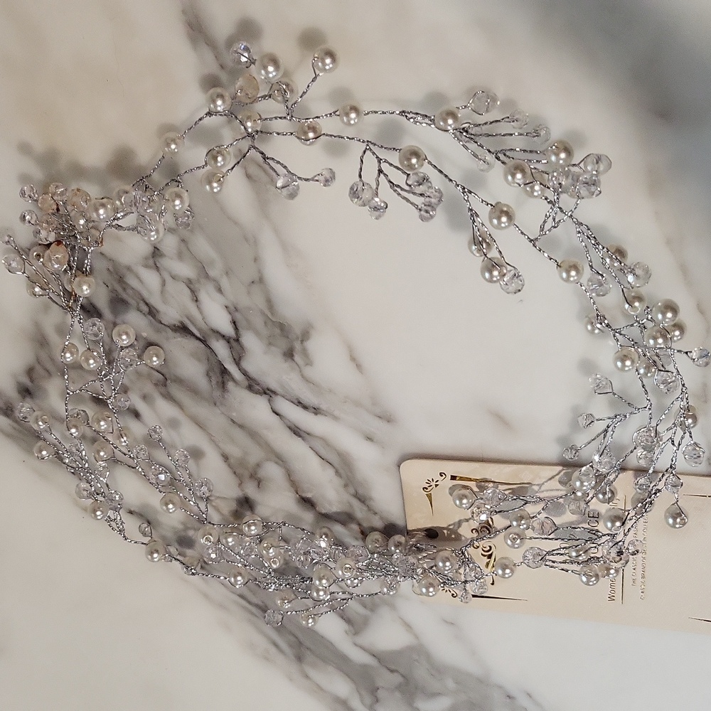 Boutique Crystal & Pearl Bridal Vine Hair Piece Jewelry Accessory 🤍 - Picture 5 of 6